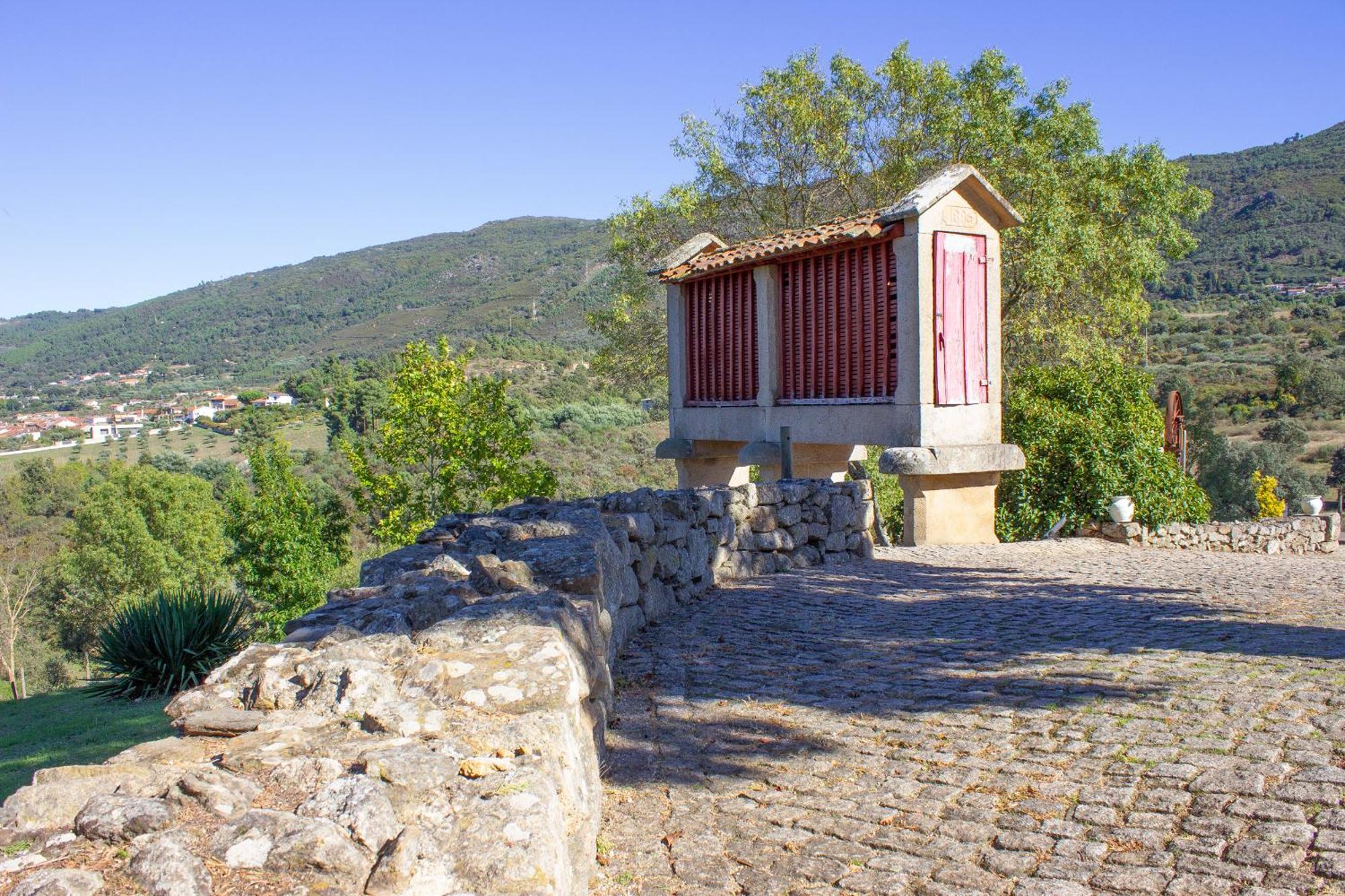 Hotel Rural Casa De Samaioes Chaves Exteriör bild
